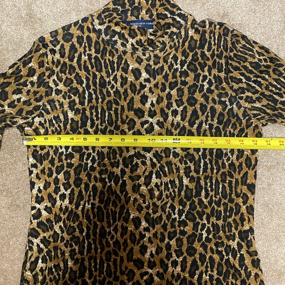 *NWOT* Jones New York Signature, large, cheetah print, mock turtleneck - Picture 9 of 9